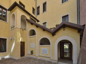 Residenza Casa Cappuccini ingresso chiostro